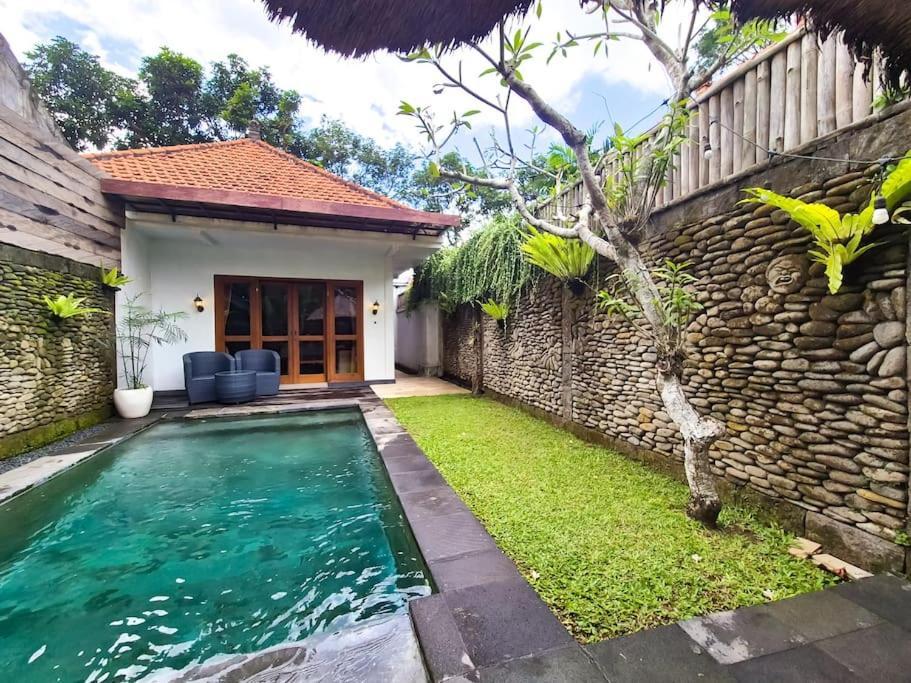 The Sempuana Villa Denpasar  Exterior photo